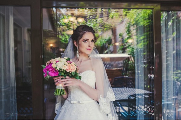 Очаровательная невеста Аня